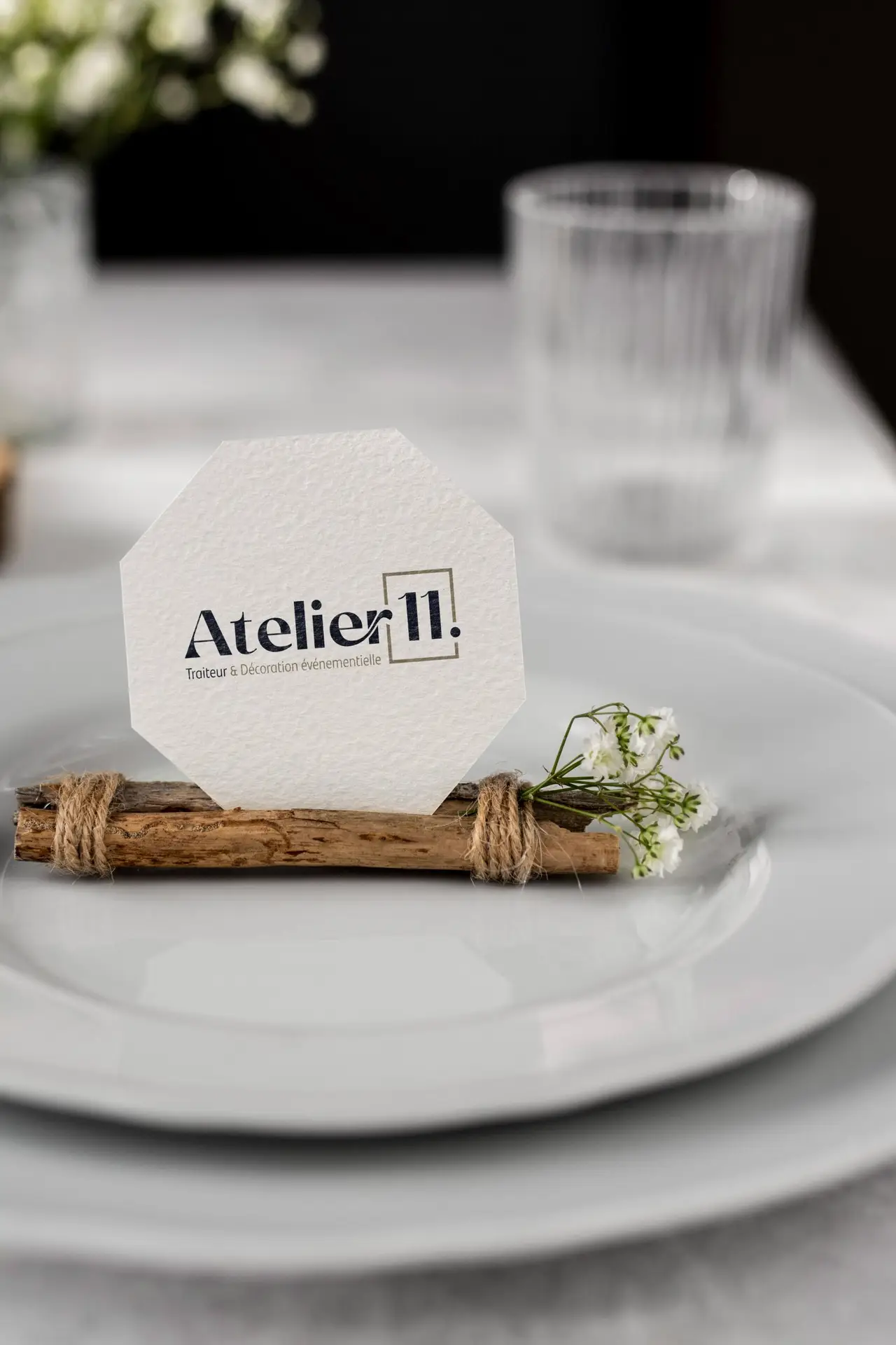 Atelier 11, conception et création du logo, de l'identité visuelle et du site internet par l'agence de communication Shebam, à Dinan, Bretagne